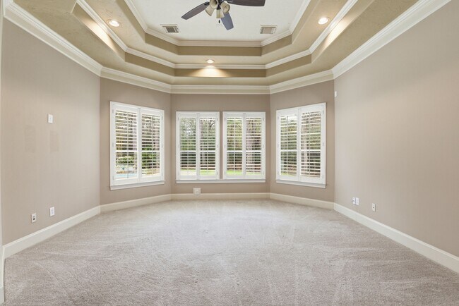 Building Photo - 30 N Palmiera Cir