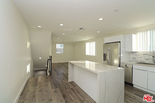 Building Photo - 2121 Burnside Ave