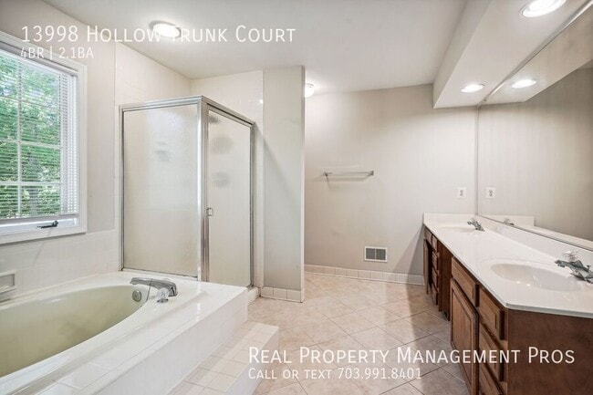 Building Photo - 13998 Hollow Trunk Ct
