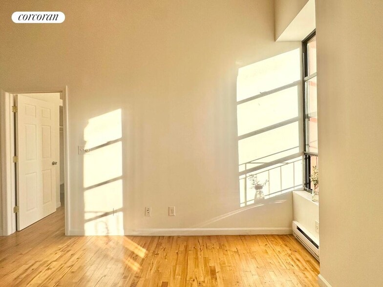 Building Photo - 215 E 118th St