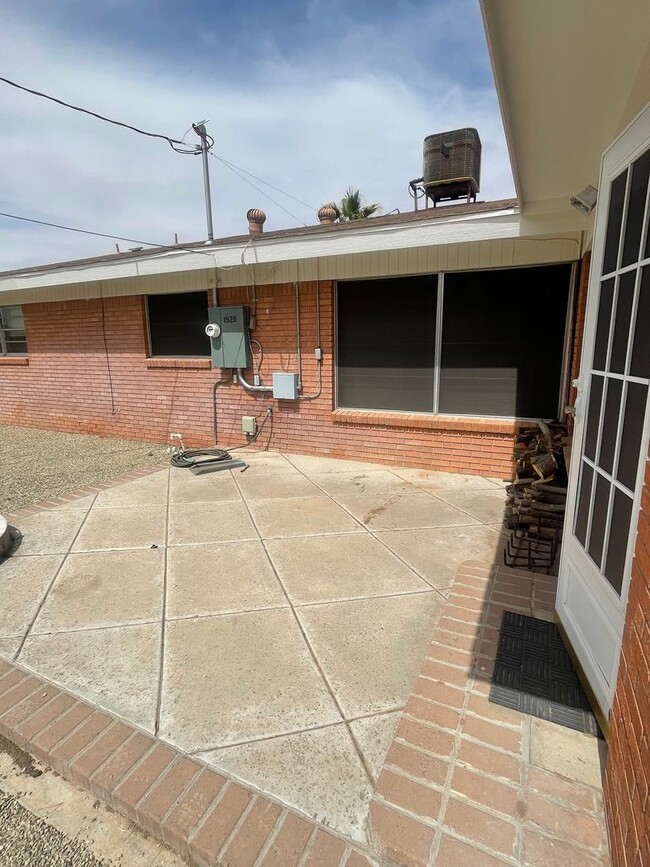 Building Photo - Charming 4 Bedroom/2 Bathroom House Near NMSU