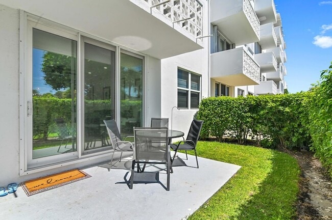 Building Photo - 2840 S Ocean Blvd