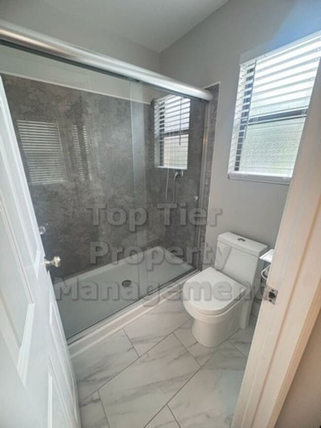 Building Photo - Stunning 3-Bed, 2-Bath Carlsbad End Unit f...