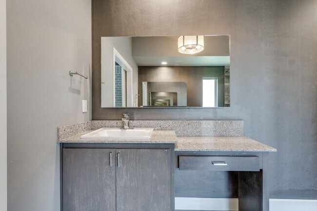 Building Photo - 2125 Heavenly Dr