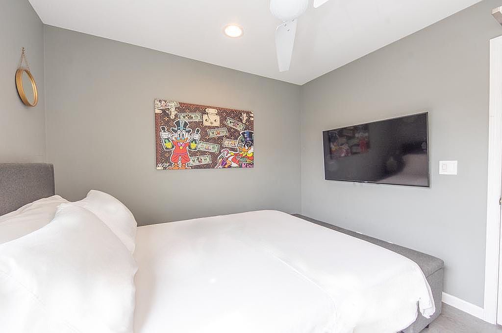 Building Photo - 201 Catherine St