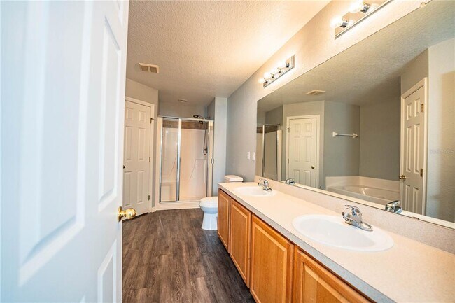 Building Photo - 233 Towhee Rd