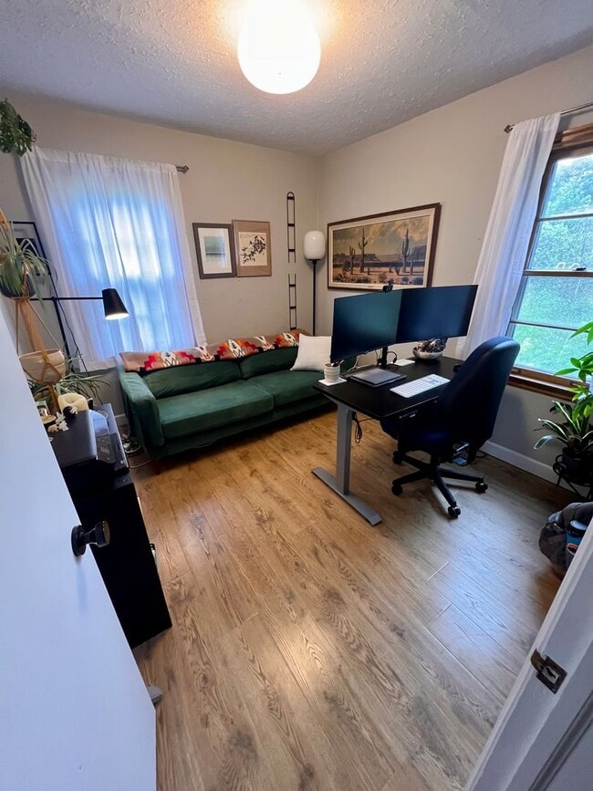 Building Photo - Roseville Home for Rent