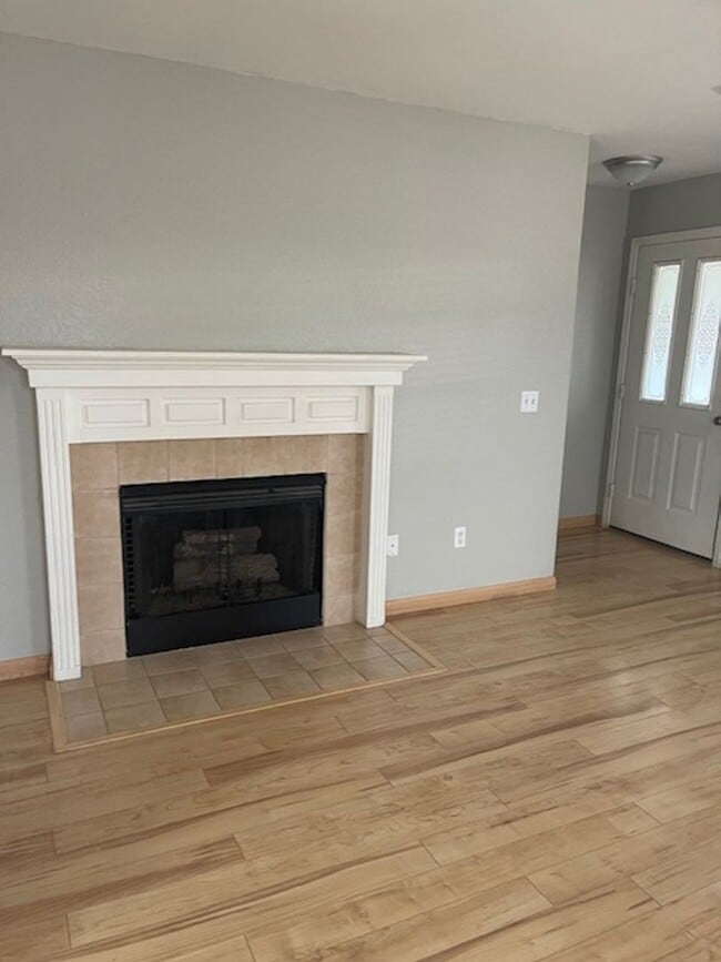 Building Photo - BEAUTIFUL HOME IN GREAT LOCATION! EASY ACC...