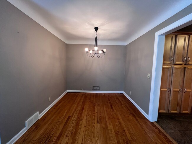 Building Photo - Four Bedroom Home - East Grand Rapids Scho...