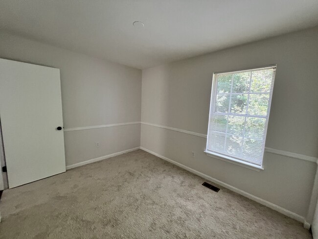 Building Photo - 733 Farnham Pl