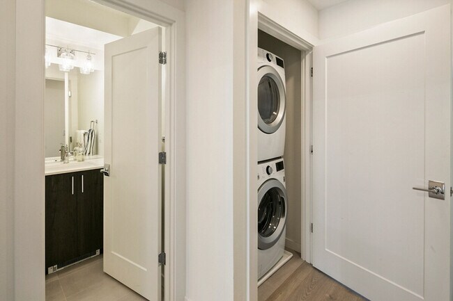 Building Photo - 516 Broadway E