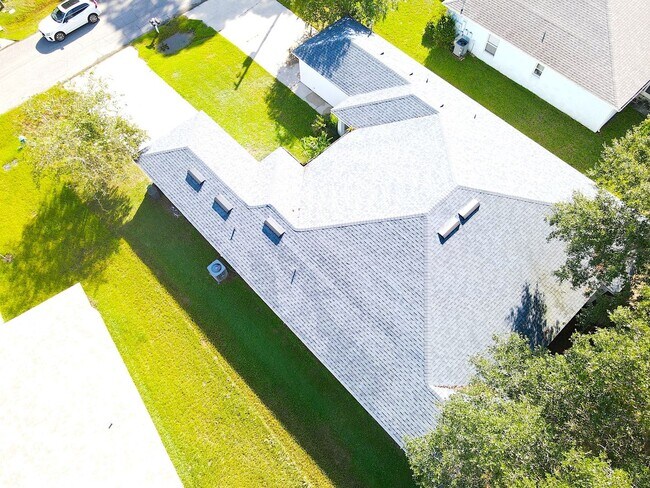 Building Photo - 41 Eton Ln