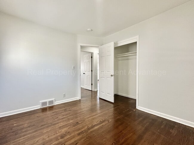 Building Photo - Updated Ranch with Bonus Space & Prime Loc...