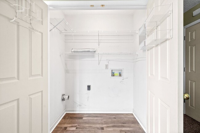Building Photo - 3 Bedroom 2 Bath Pet Friendly Home For Ren...