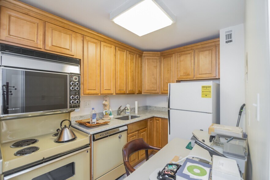 Building Photo - 1325 18th St NW
