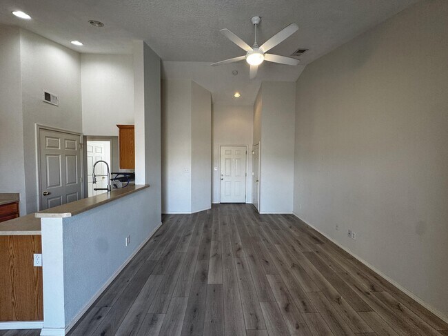 Building Photo - 1105 Meadowlark Way SE