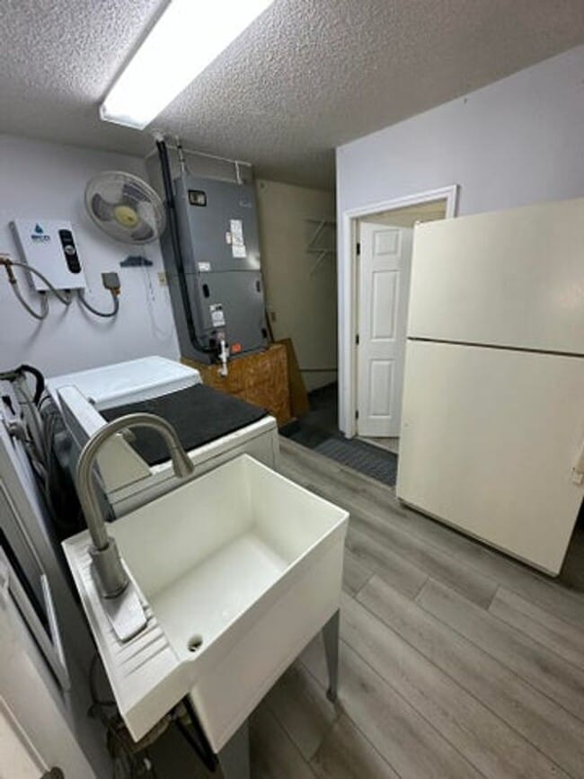 Building Photo - 3291 SW 4th St