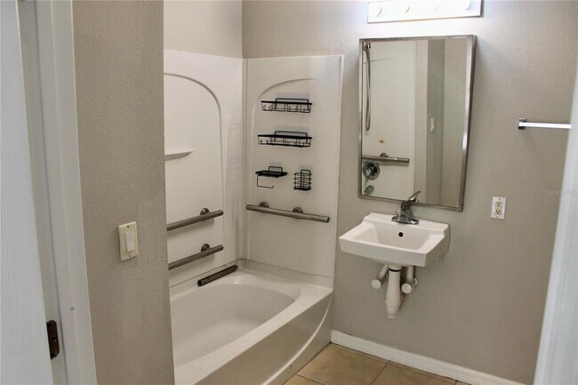 Building Photo - 2780 Club Cortile Cir