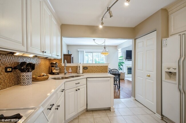 Building Photo - 707 Clover Hill Ct
