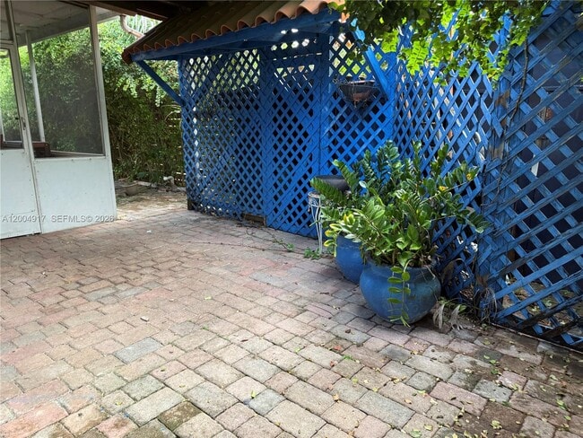 Building Photo - 3030 SW 57th Ave