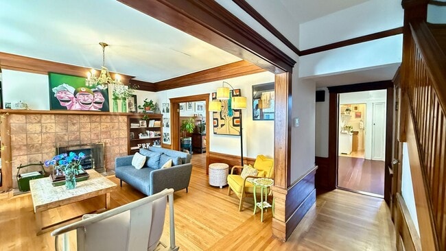 Building Photo - DREAM HOME! Spacious 3 BR + Sunroom/ 1.5 BA  in the Richmond area- AMSI