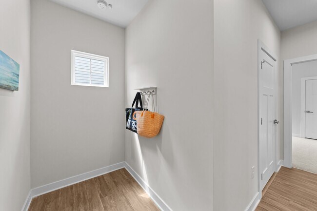Building Photo - 3700 Horton Hill Dr