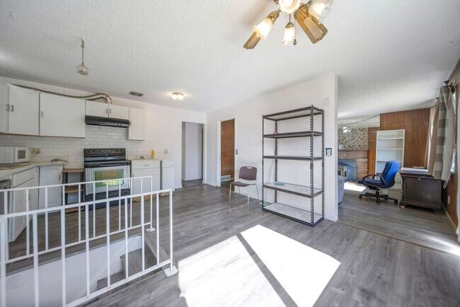 Building Photo - Remodeled Bungalow Style Home w/ Basement