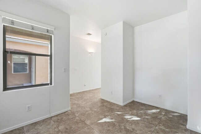 Building Photo - 907 E Catkins Pl