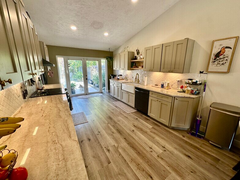 Building Photo - 4492 Brook Dr