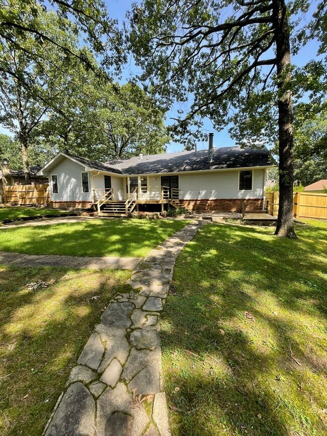 Building Photo - Sherwood Oasis