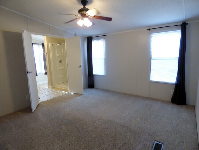 Building Photo - 111 Turtle Cove Dr