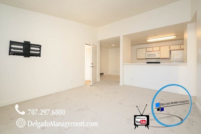 Building Photo - Glen Cove! Large one bedroom