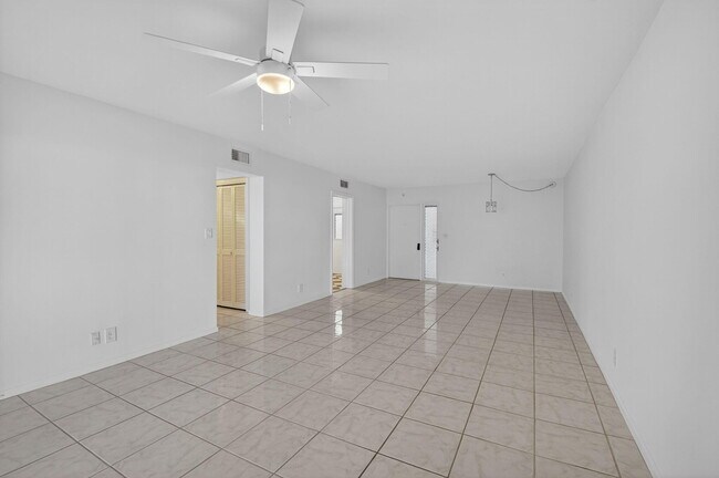 Building Photo - 800 E Camino Real