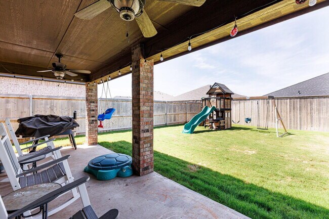 Building Photo - Spacious 4 Bed, 2 Bath Home in Abbey Glen w/ Liberty High School Feeder Pattern!