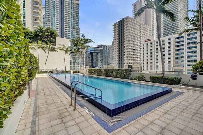 Building Photo - 1111 SW 1st Ave