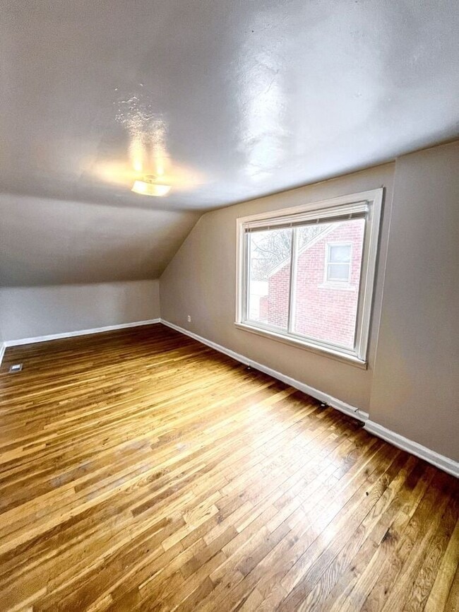 Building Photo - Charming 3-Bedroom Home in a Desirable Det...