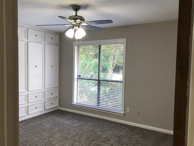 Building Photo - 3414 Wooddale Ln