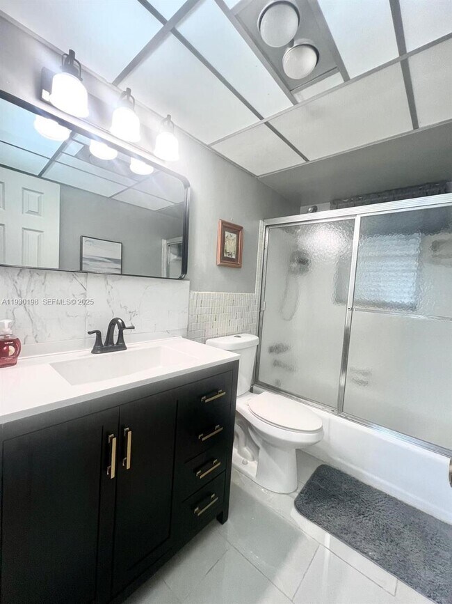 Building Photo - 2200 Diana Dr