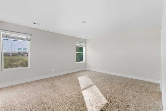 Building Photo - Modern 3 Bedroom, 2.5 Bath Townhome in luxurious Village at Chapel Green! ($2250/mo base rent***)