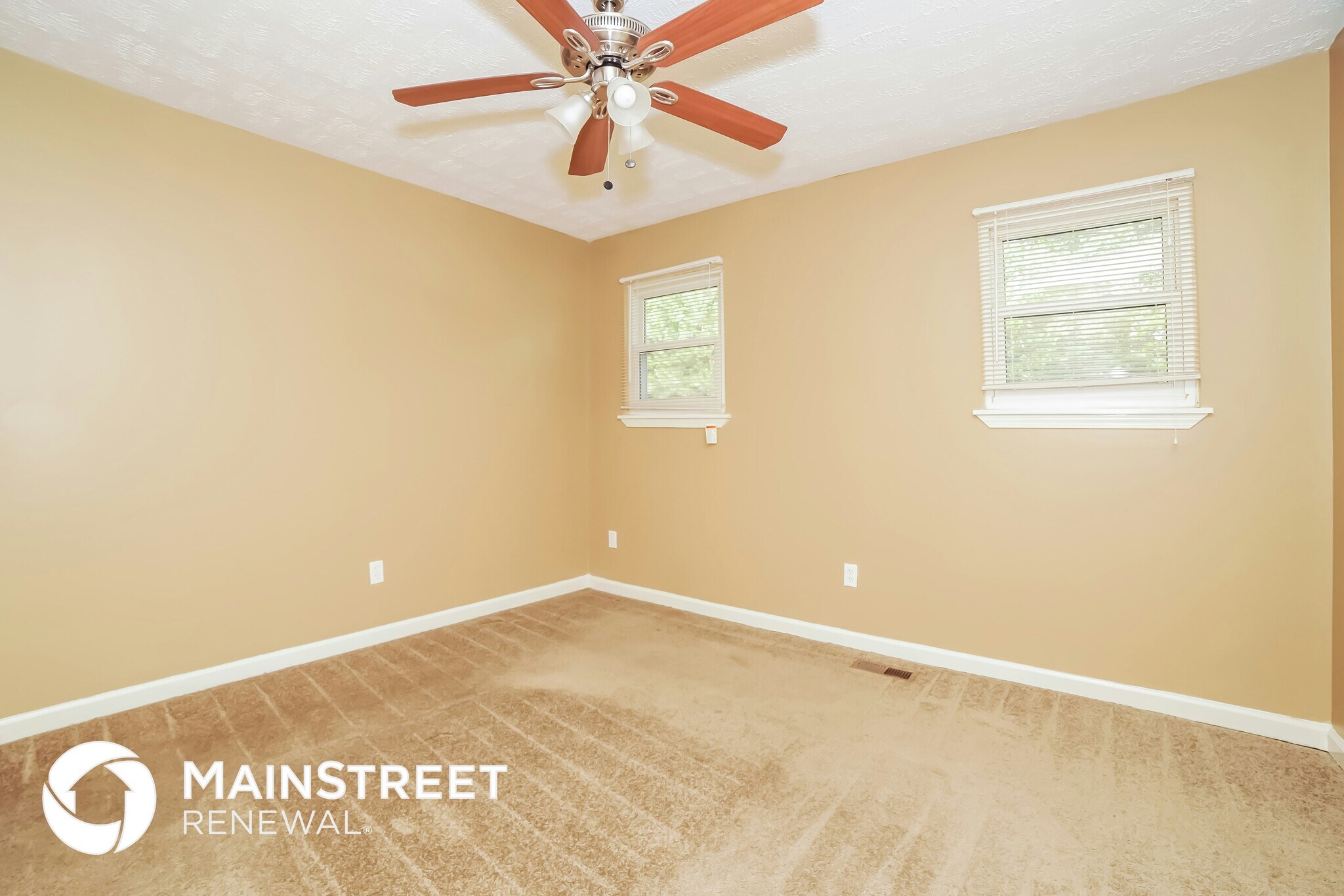 Building Photo - 4872 Pebblebrook Dr