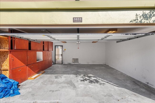 Building Photo - 3031 Flora Vista