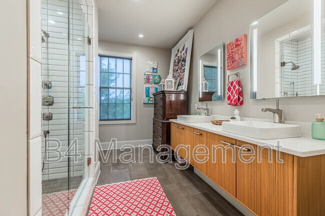 Building Photo - 103 Alester Square