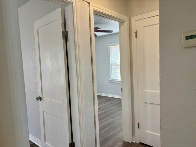 Building Photo - 2316 Miramar Blvd