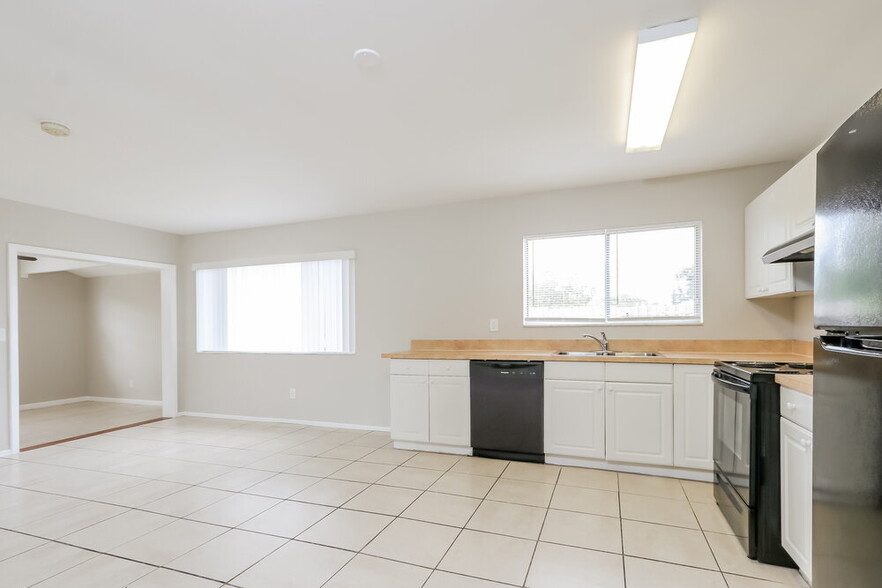 Building Photo - 2138 SE Rich St