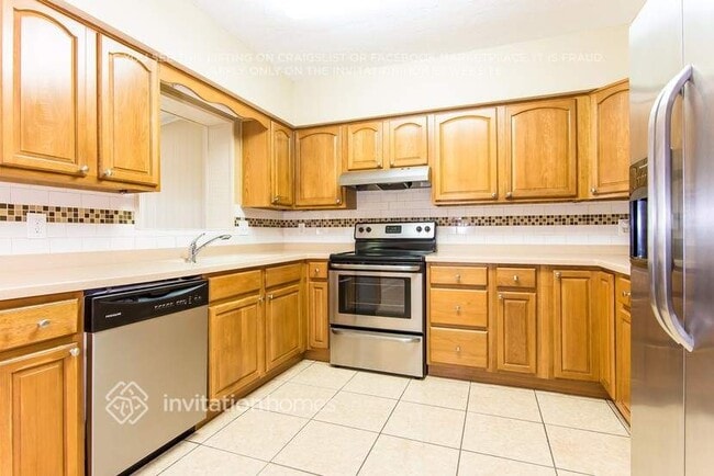 Building Photo - 618 15th Ave Dr E