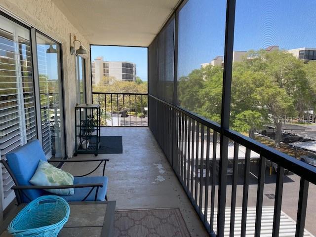 Building Photo - 2700 Cove Cay Dr