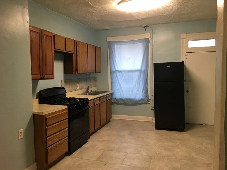 Building Photo - 614 Ashburton St