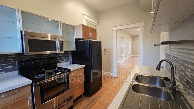 Building Photo - 1604 Greenup St