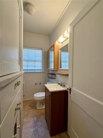 Building Photo - 889 Ross Ave