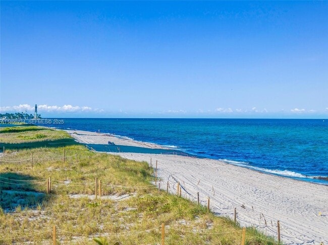 Building Photo - 704 N Ocean Blvd